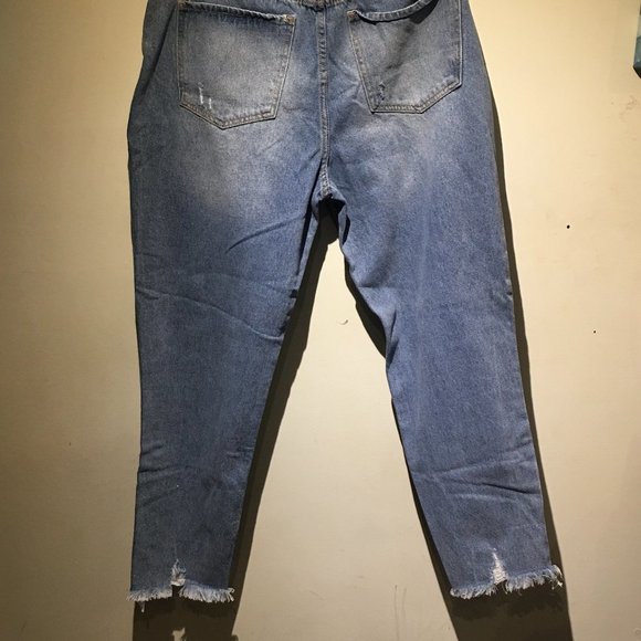 BLUENOTES HIGH RISE MOM JEANS FITS LIKE A 31 - Picture 5 of 5